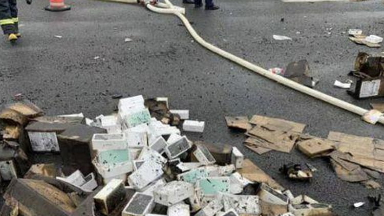 Iphone Terbakar Di Sebuah Truk