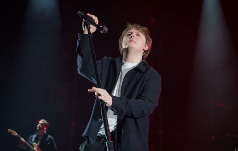 Lewis Capaldi batal konser