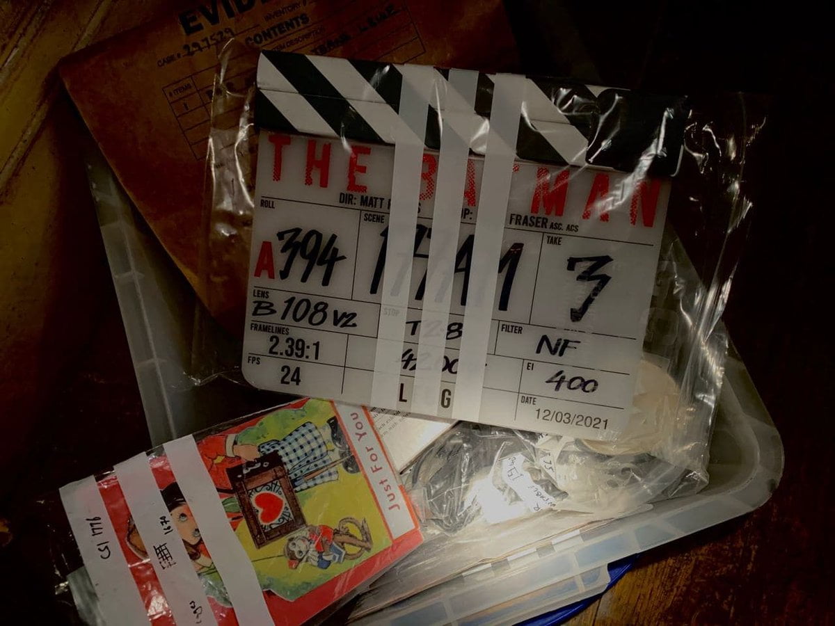 Bagikan Foto Baru, Matt Reeves Umumkan The Batman Selesai Syuting 3 Bagikan Foto Baru, Matt Reeves Umumkan The Batman Selesai Syuting