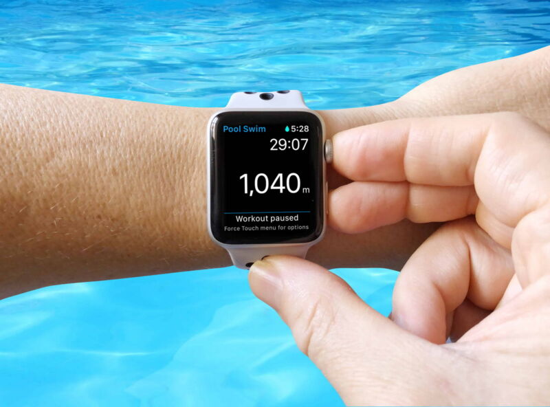 Apple Watch berenang