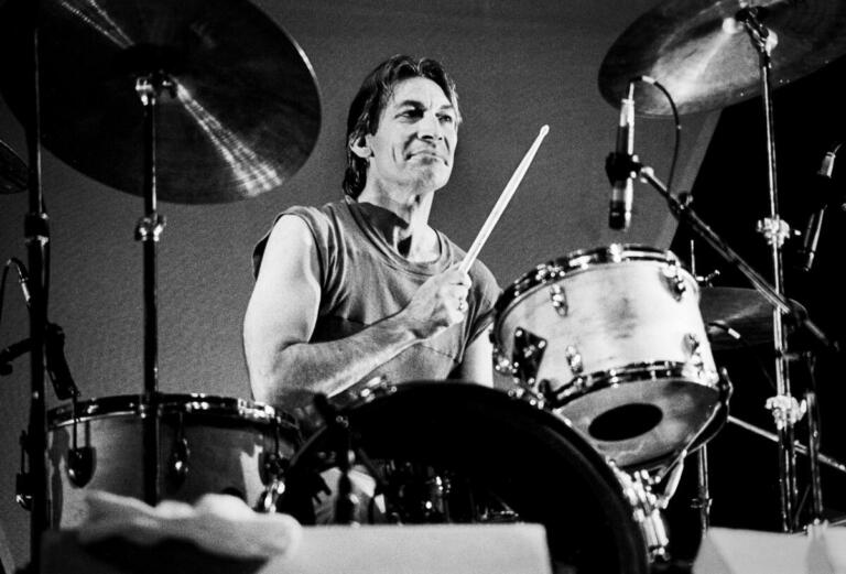 15 Lagu The Rolling Stones Yang Menampilkan Drum Ikonik Charlie Watts