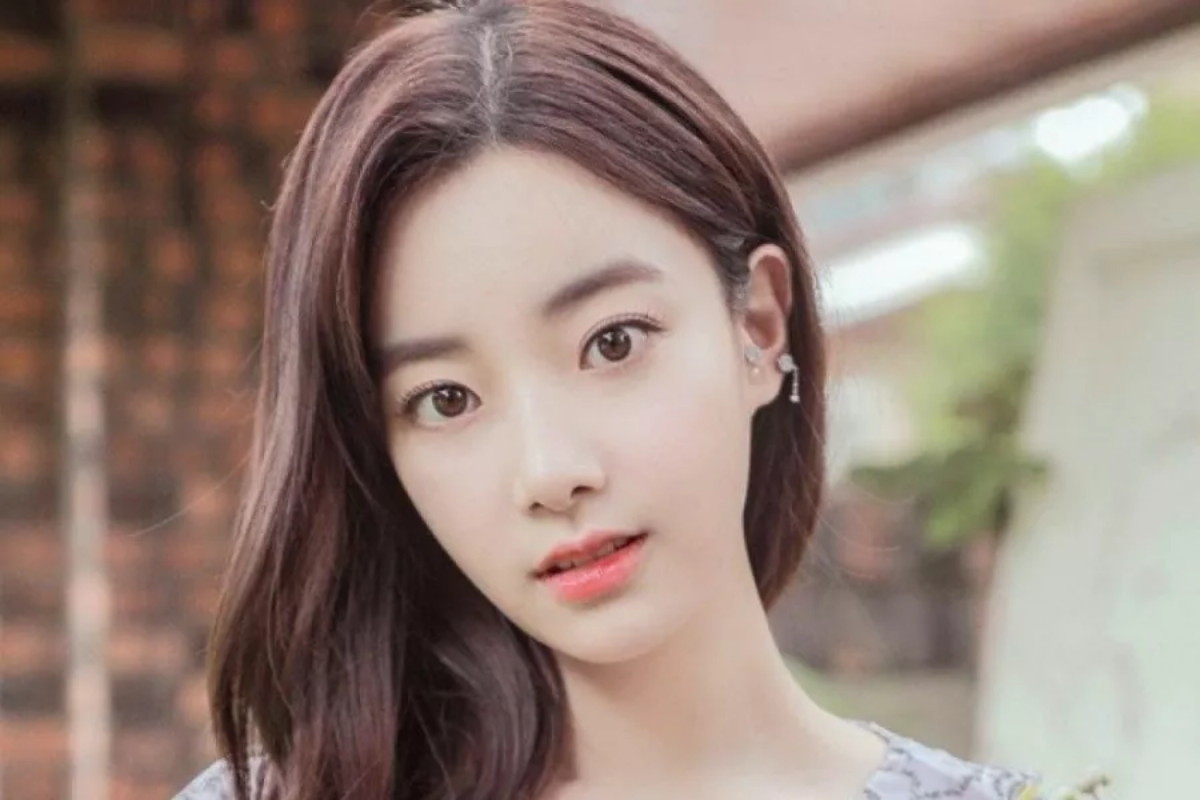 Hyunjoo Eks April | Soompi