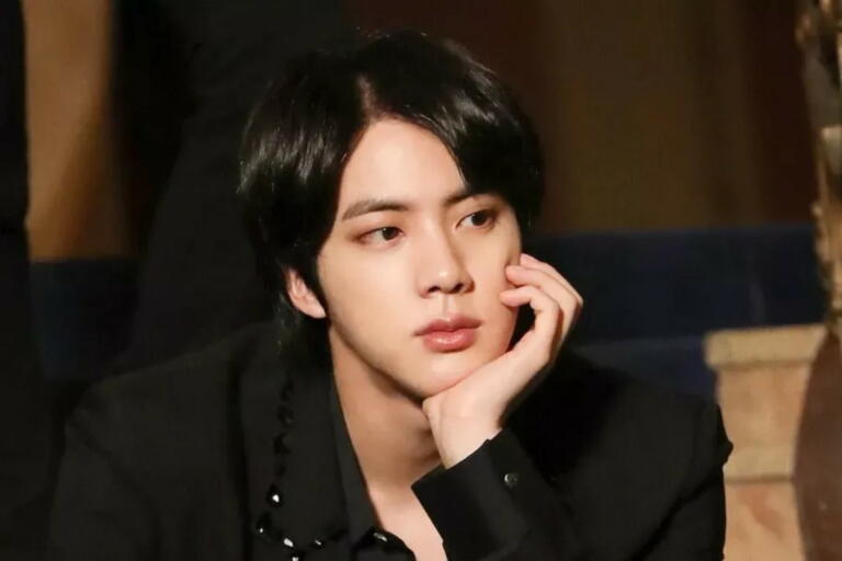 Selamat! Jin BTS Sukses Puncaki Tangga Lagu Dunia Dengan Soundtrack Jirisan Miliknya 4 Selamat! Jin BTS Sukses Puncaki Tangga Lagu Dunia Dengan Soundtrack Jirisan Miliknya