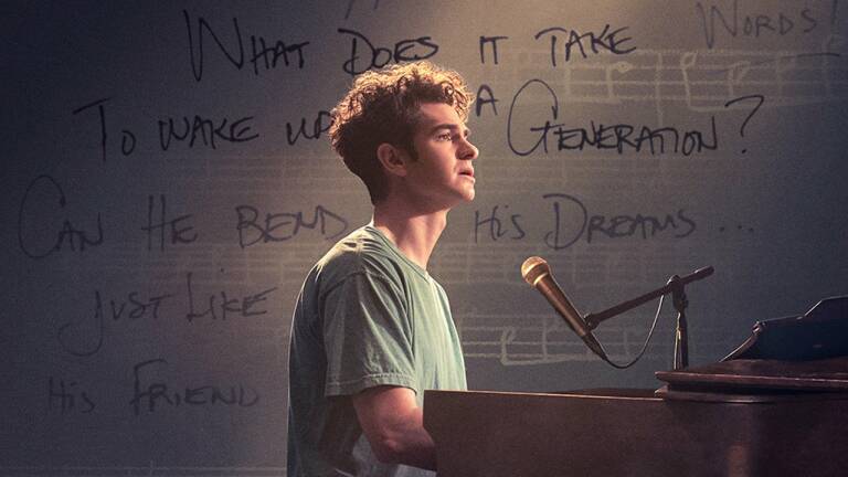 Andrew Garfield Bawa Pulang Golden Globe Awards Untuk Perannya di Tick, Tick… Boom!