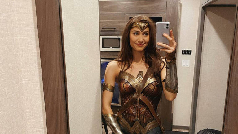 Inilah Aktris Cantik Yang Memerankan Wonder Woman di Series Peacemaker
