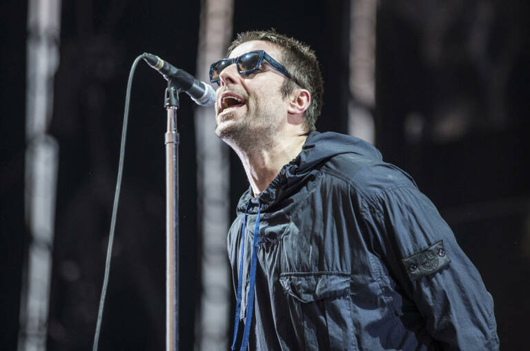 Rilis Single Baru, Liam Gallagher Ajak Dave Grohl Menulis Lagunya