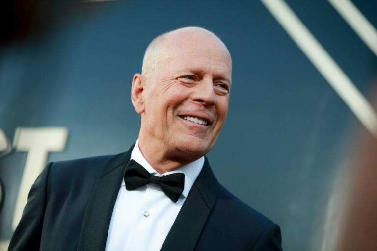 Menderita Afasia, Bruce Willis Umumkan Pensiun Dari Dunia Akting 5 Menderita Afasia, Bruce Willis Umumkan Pensiun Dari Dunia Akting