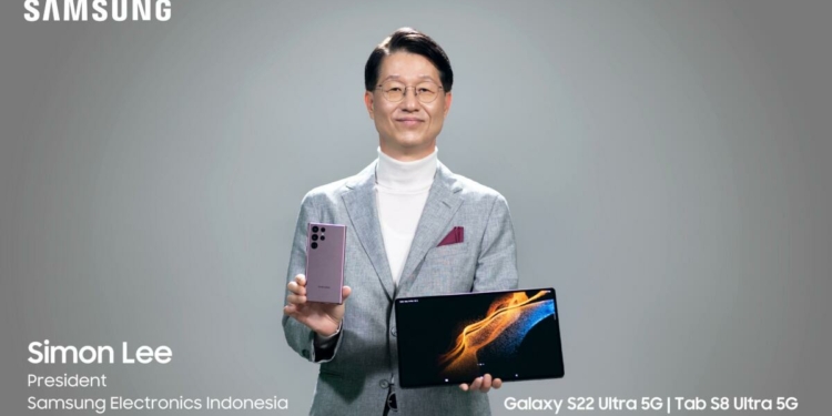 Simon Lee Samsung Galaxy S22 Series 5g