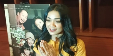 Nirina Zubir dalam acara peluncuran trailer Keluarga Cemara 2 | Celebrities.Id