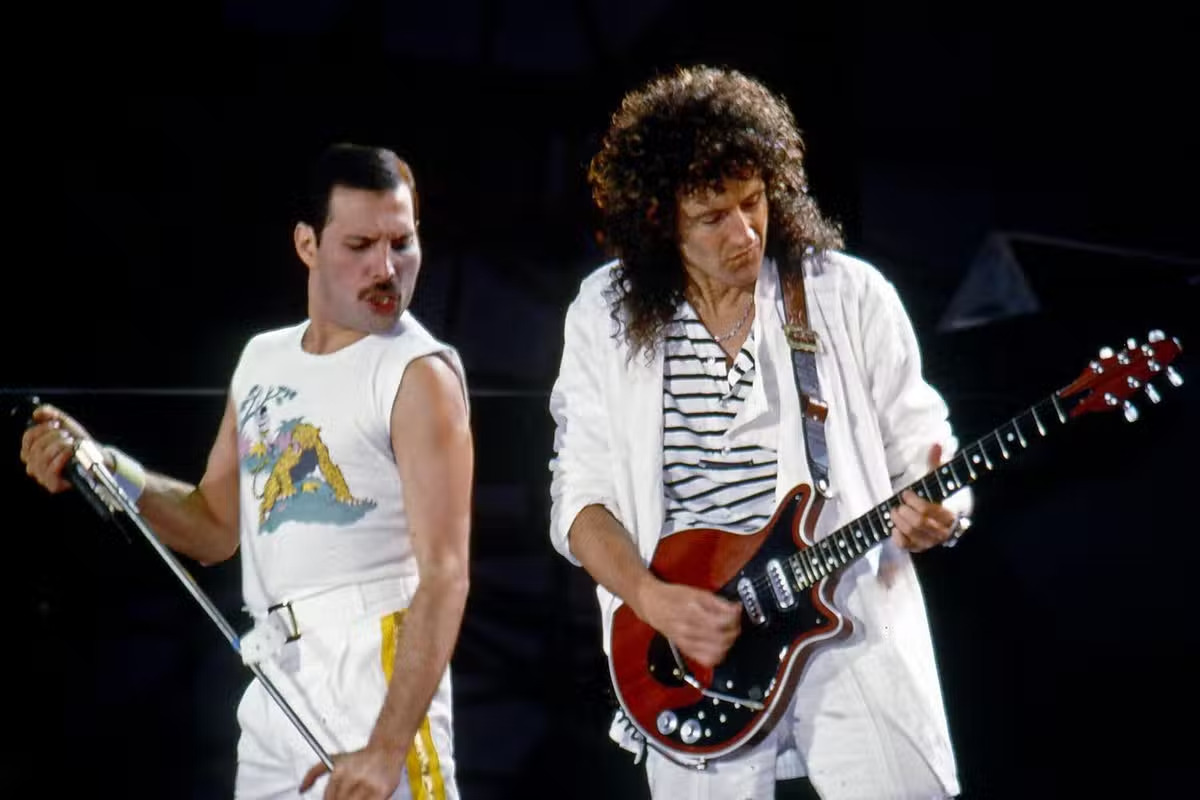 10 Lagu Queen Yang Gokil & Hit Ciptaan Brian May - Dafunda.com