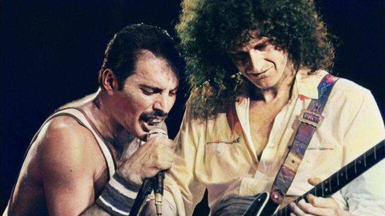 10 Lagu Queen Yang Gampang Kita Nyanyikan 3 10 Lagu Queen Yang Gampang Kita Nyanyikan