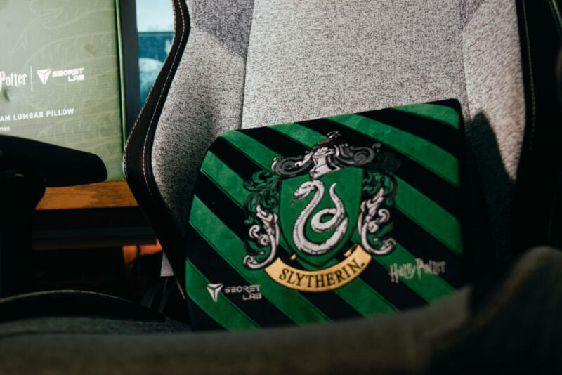 Secretlab Memory Foam Lumbar Pillow Harry Potter Slytherin Edition Gamedaim Review 11