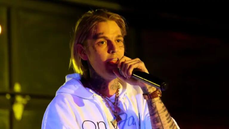 Penyanyi Aaron Carter Ditemukan Meninggal Dunia