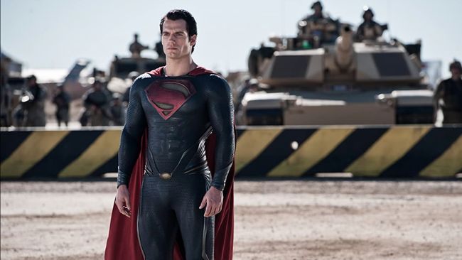 Henry Cavill dalam kostum Superman | CNN Indonesia