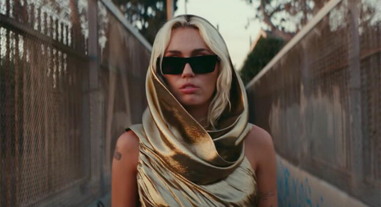 Lirik Lagu Flowers, Lagu Terbaru Milik Miley Cyrus 12 Lirik Lagu Flowers, Lagu Terbaru Milik Miley Cyrus