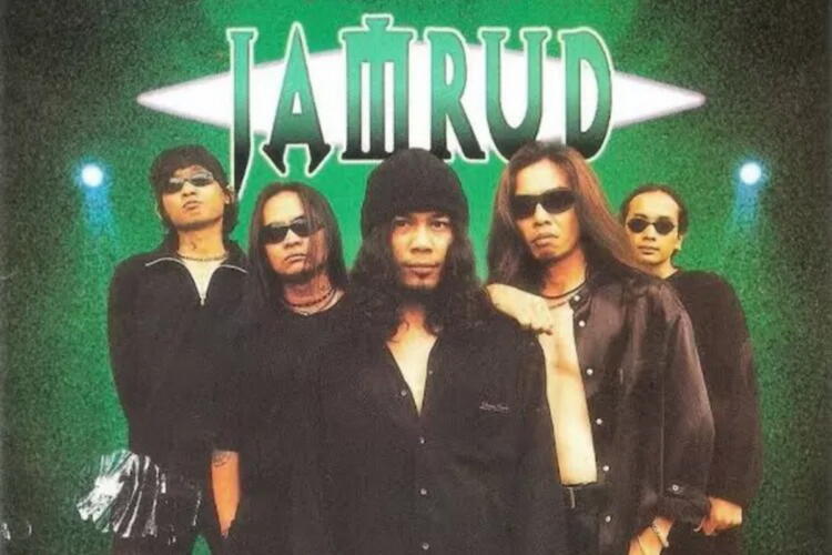 lirik pelangi di matamu