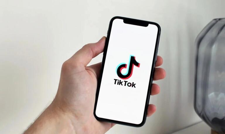 Aplikasi AI Composite Video TikTok yang Sedang Viral