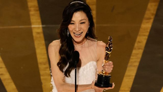 Michelle Yeoh berpidato di Oscar 2023 | BBC