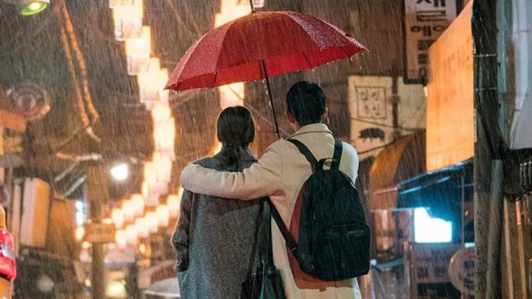 Punya Banyak Adegan Ciuman, 5 Drakor Romance yang Bikin Degdegan