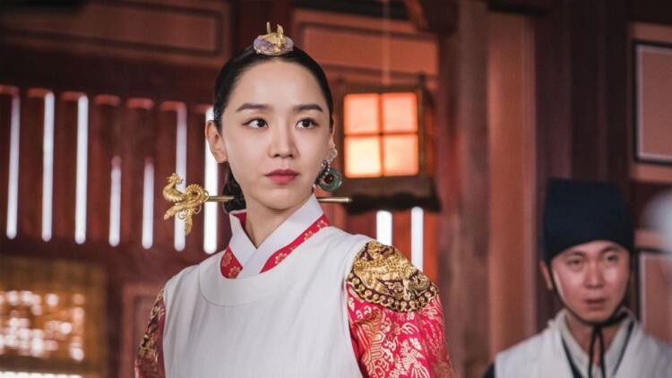 Sinopsis Drakor Mr. Queen, Kisah Koki Yang Terjebak Di Tubuh Ratu