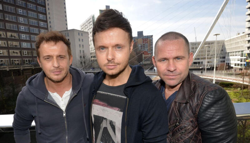 lirik lagu party people friday night