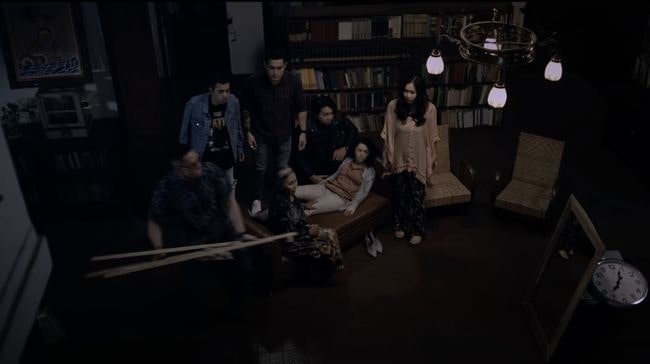 Keluarga-tak-kasat-mata | film horor Indonesia