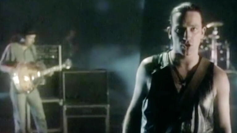 Lirik Lagu With or Without You, Lagu Paling Ngetop dari U2 11 Lirik Lagu With or Without You, Lagu Paling Ngetop dari U2