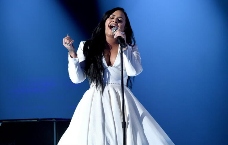 Lirik Lagu Anyone Milik Demi Lovato