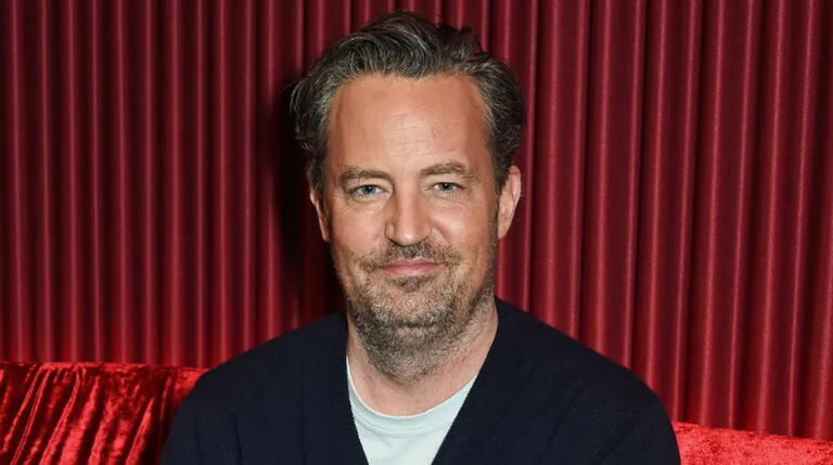 Penyebab Kematian Matthew Perry Ditangguhkan