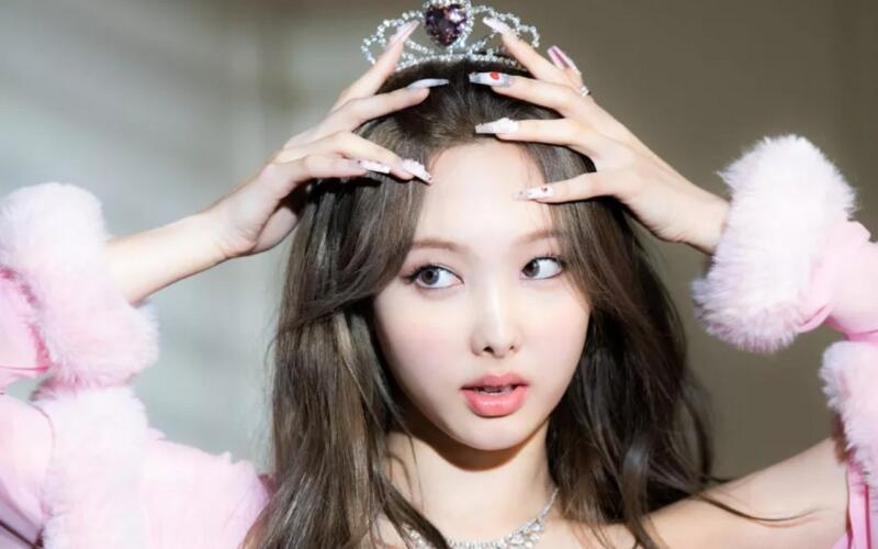 Nayeon | idol kpop yang membuat grupnya sukses