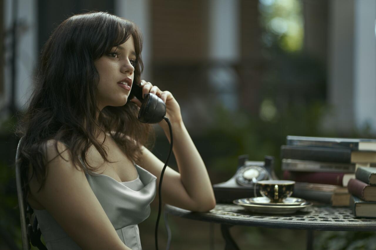Miller’s Girl, Film Thriller Psikologis Hubungan Asmara Guru-Murid