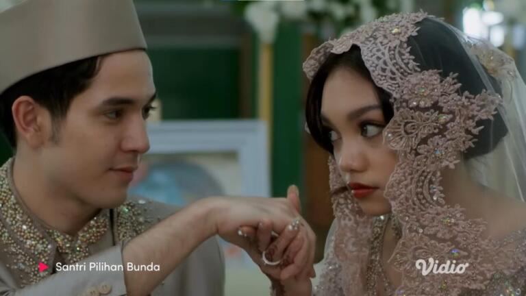 Sinopsis dan Link Nonton Santri Pilihan Bunda, Gratis dan Legal 9 Sinopsis dan Link Nonton Santri Pilihan Bunda, Gratis dan Legal