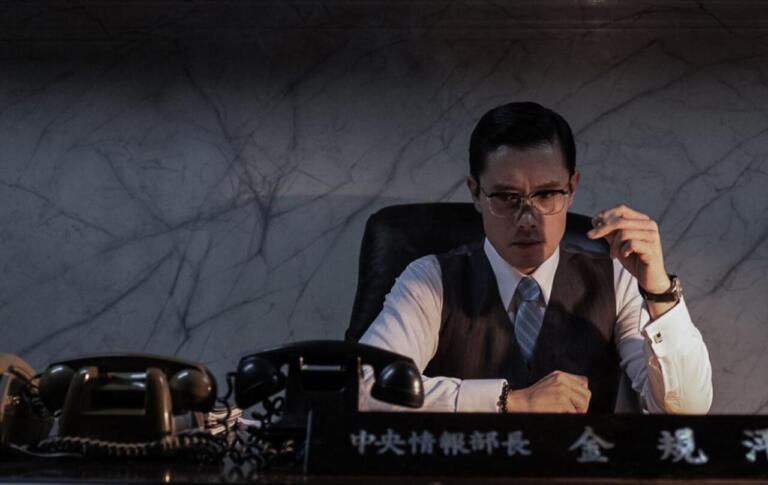 Synopsis and Review of The Man Standing Next, Korean Political Thriller