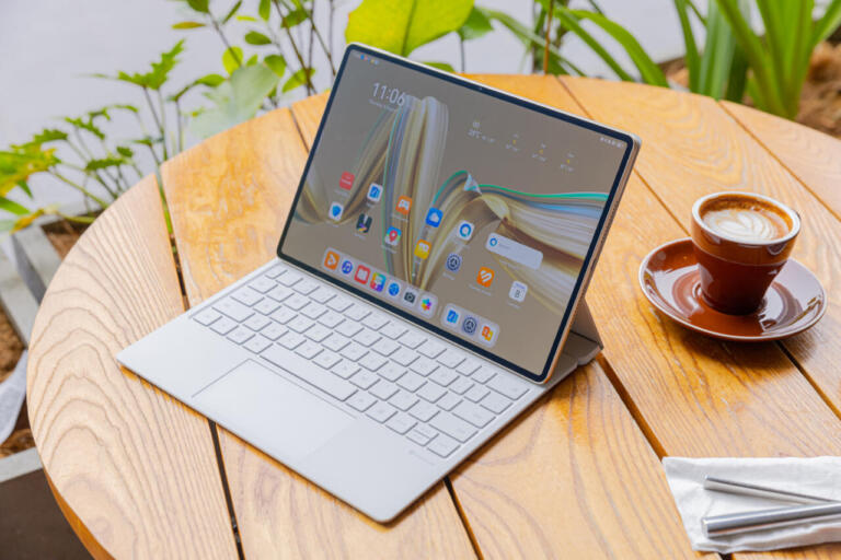Huawei Matepad Pro 12.2 - Tablet & Keyboard