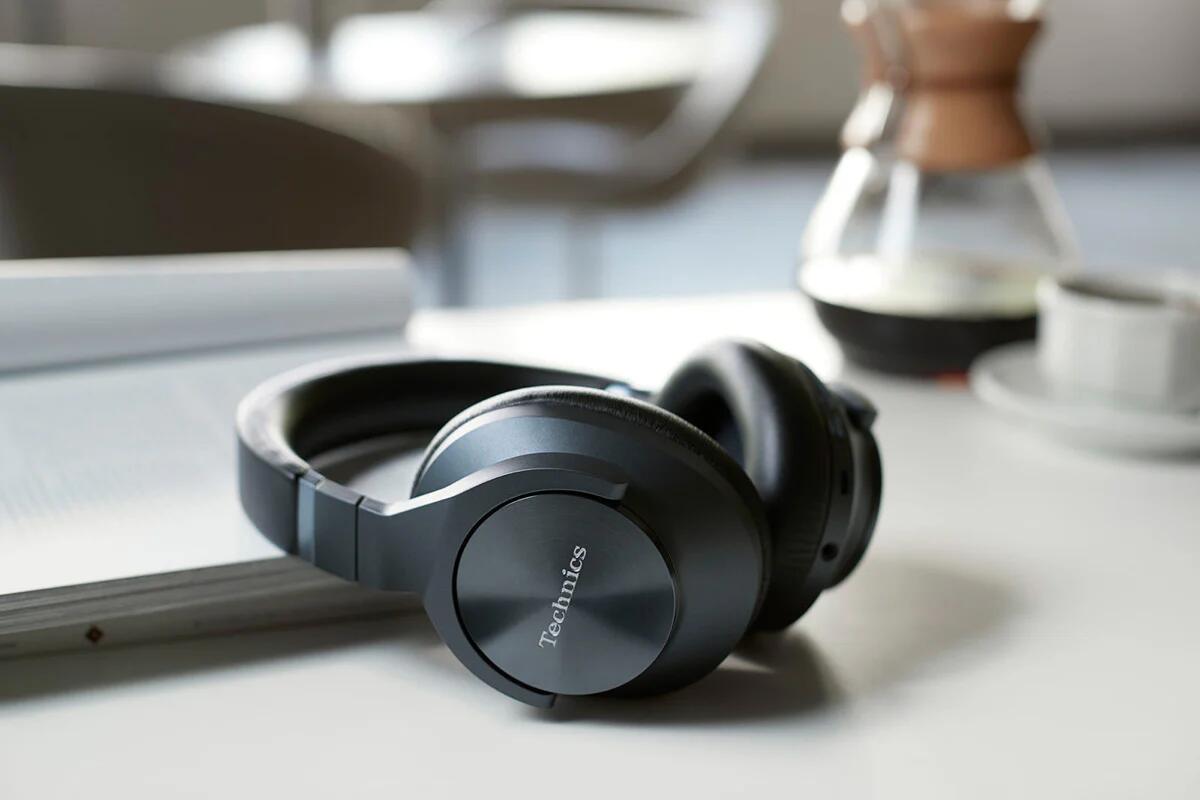 10 Rekomendasi Headphone Bluetooth Terbaik 2024, Nyaman Dipakai