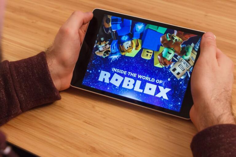 How to Appear Offline on Roblox Easily