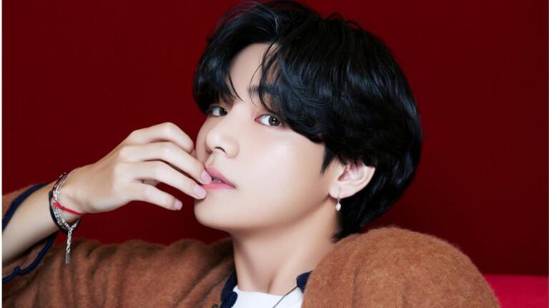 V BTS Rilis Lagu White Christmas:  Kolaborasi Bing Crosby!