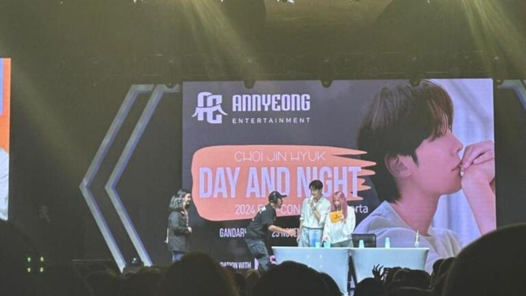 Choi Jin Hyuk Hangatkan Hati Penggemar di Fan-Con Pertama
