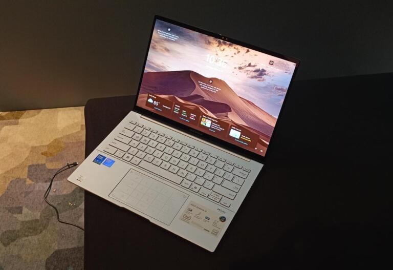 ASUS Zenbook 14 OLED, Laptop AI OLED Pertama dengan Intel® Core™ Ultra (Series 2) Terbaru