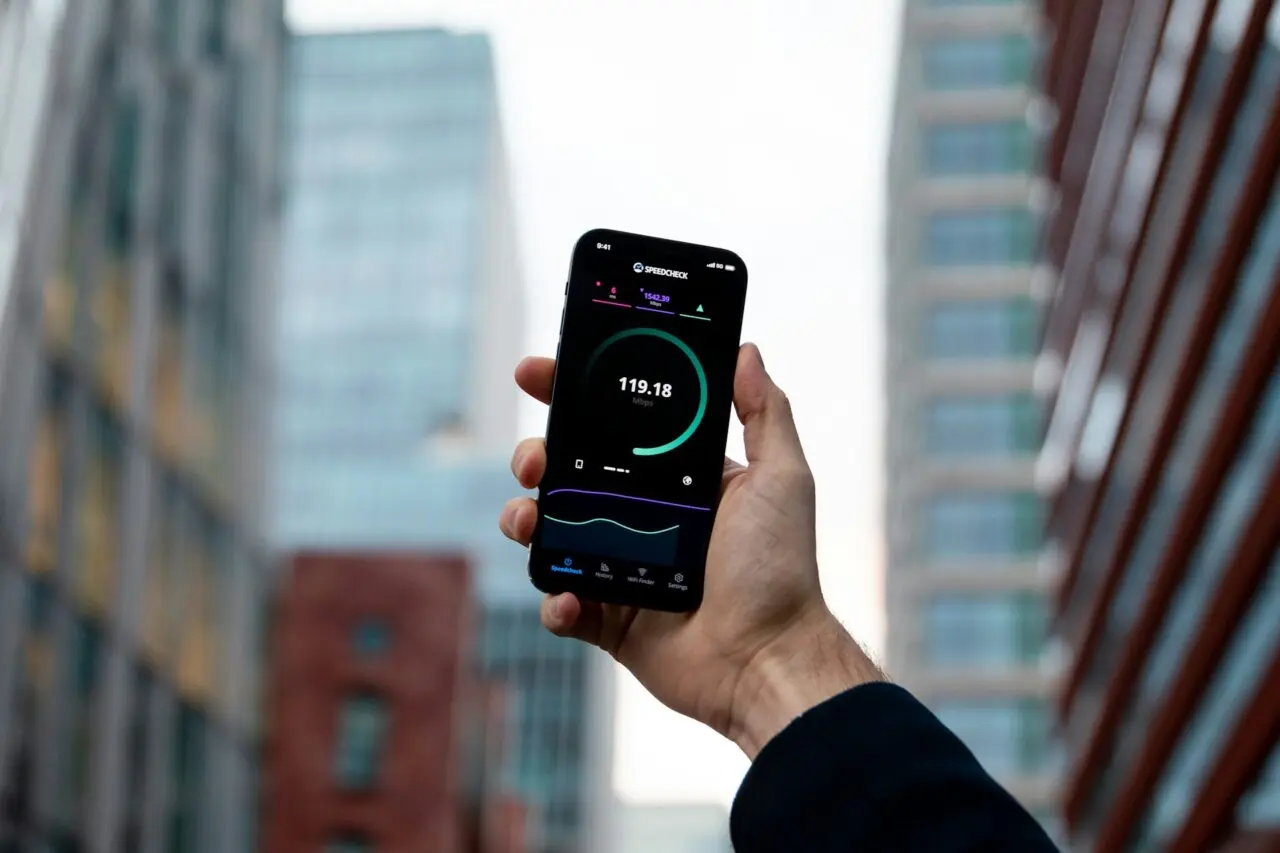 8 Tips Memperkuat Sinyal di iPhone Agar Lebih Kencang