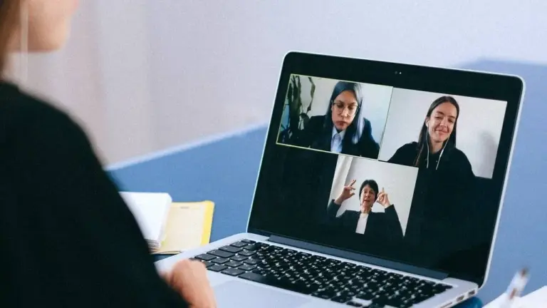 7 Rekomendasi Webcam untuk Meeting Online di PC 9 7 Rekomendasi Webcam untuk Meeting Online di PC