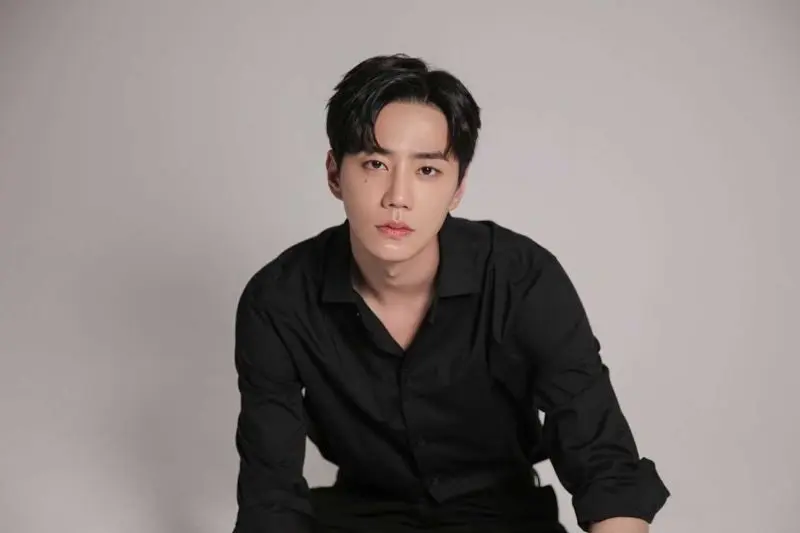 Gabung Grup U Kiss - Fakta Aktor Lee Jun Young