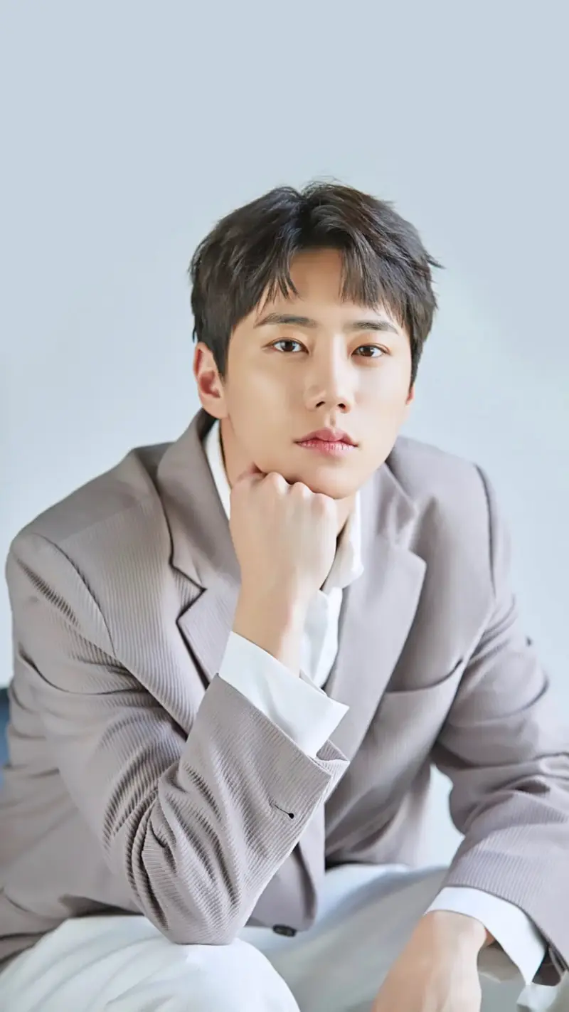 Lee Jun Young - Fakta Aktor Lee Jun Young