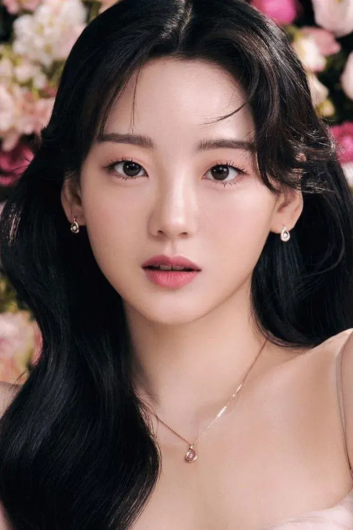 Cho Yi Hyun - Biodata Pemain Head Over Heels