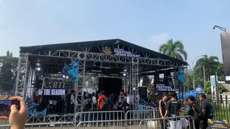 Perpaduan Game Digital dan Pertunjukkan Tradisional di FC Mobile Festival Jawa Barat 2025