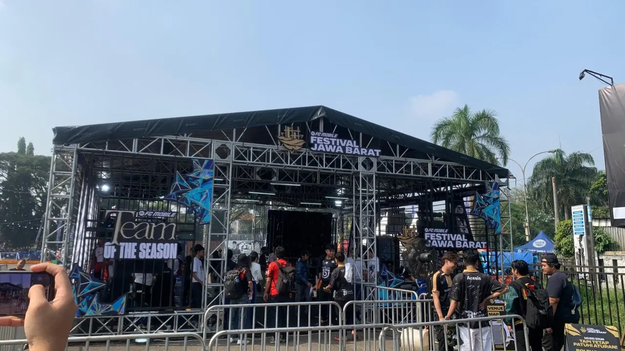Perpaduan Game Digital dan Pertunjukkan Tradisional di FC Mobile Festival Jawa Barat 2025