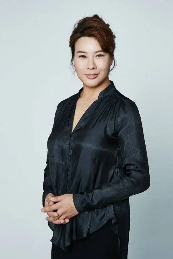 Jung Young Joo - Biodata Pemain Salon De Holmes
