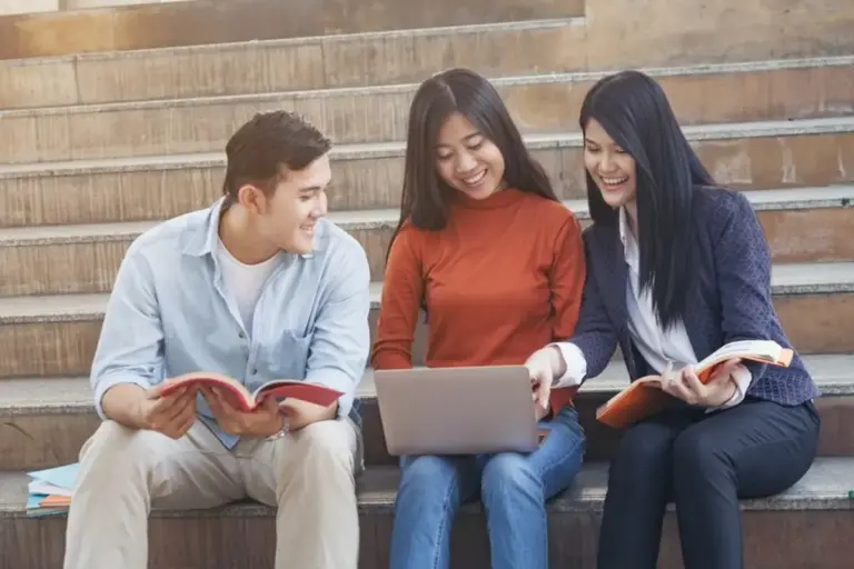 Nggak Cuma ChatGPT! Ini 6 Rekomendasi AI untuk Mahasiswa