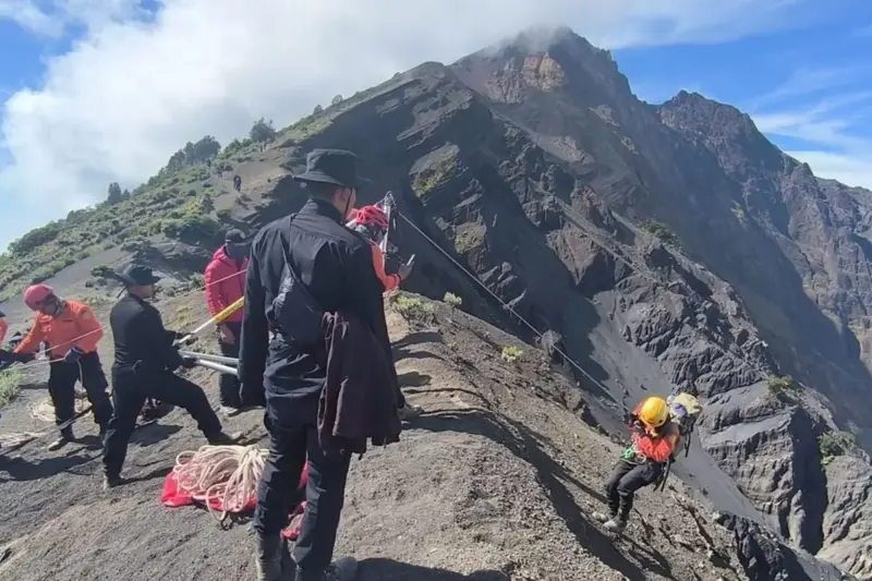 Kronologi Tragedi Juliana Marins, Pendaki yang Jatuh di Rinjani