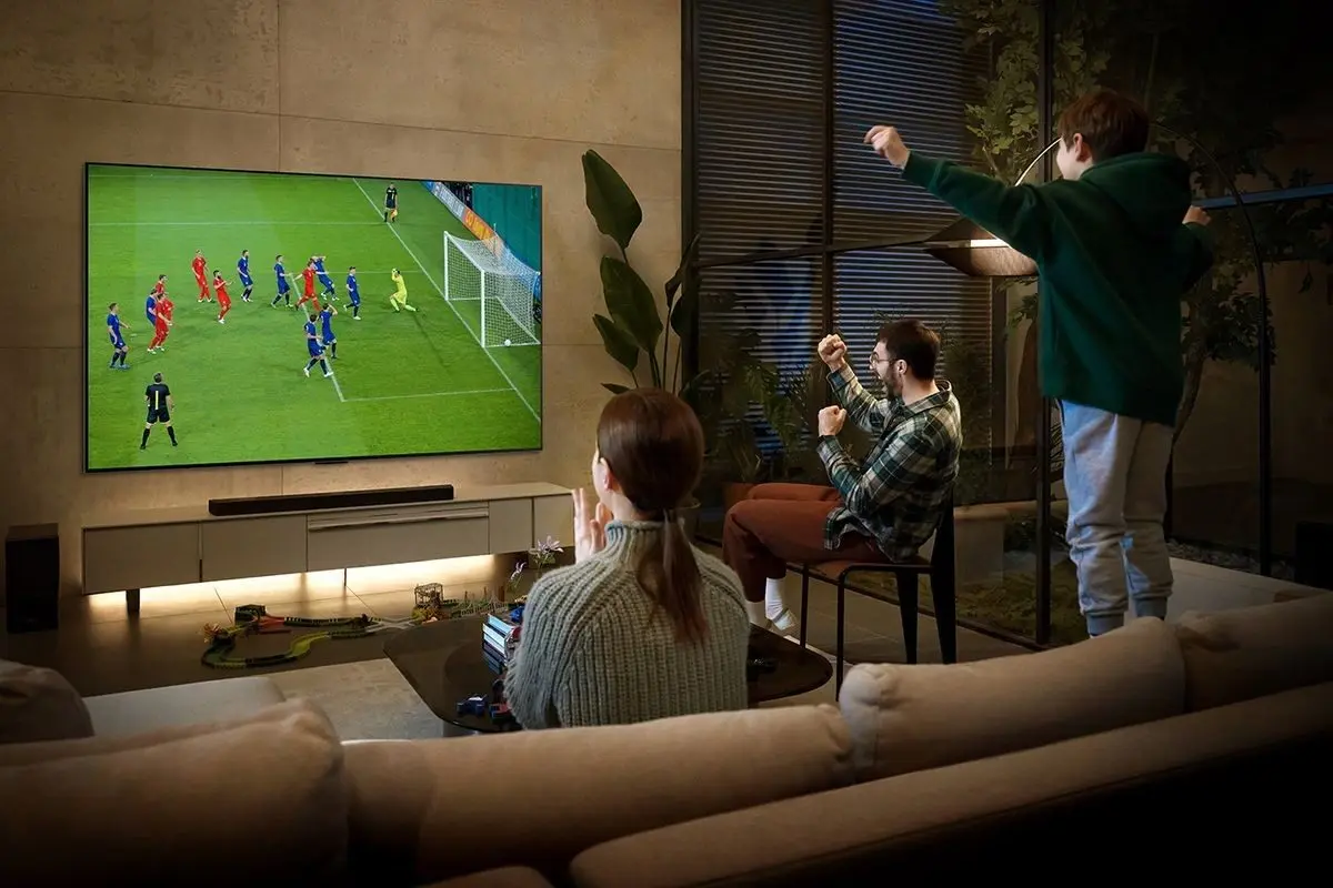 Gak Punya HDMI? Tenang, Ini Cara Sambungkan Laptop ke TV untuk Nonton Bola